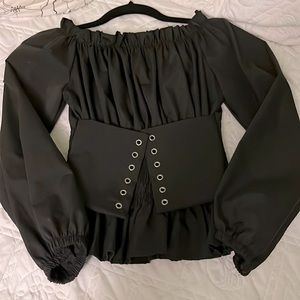 💰Black peasant top. Front lace missing!